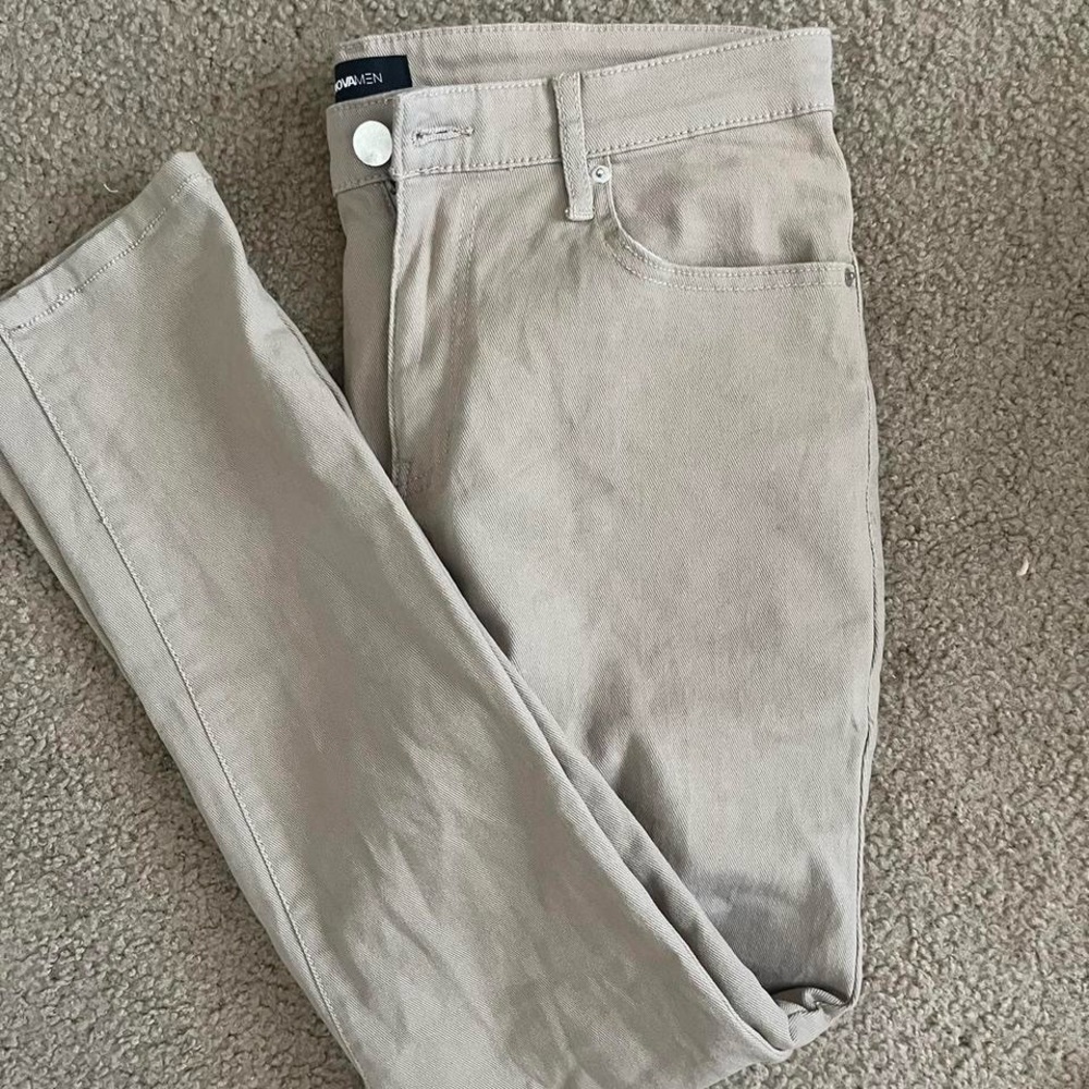 Fashion Nova Men's Relaxed Jeans in Light Tan